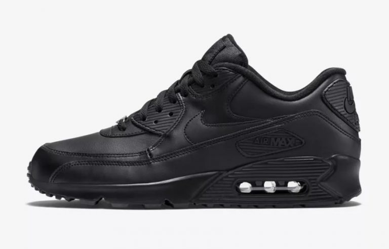 nike trainers triple black