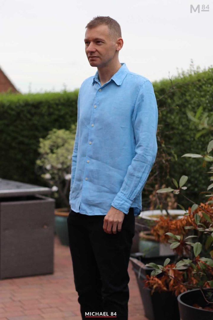 Uniqlo Blue Linen Shirt And Navy Chinos Outfit | Michael 84