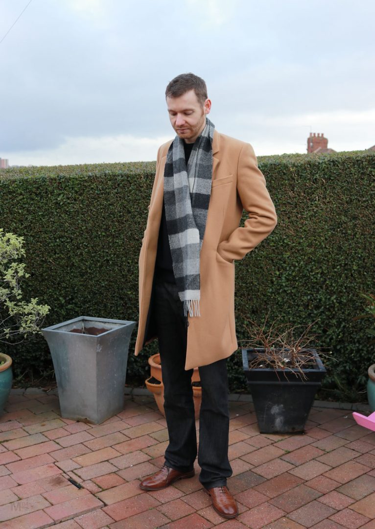 Add an overcoat to make yourself look taller in Winter