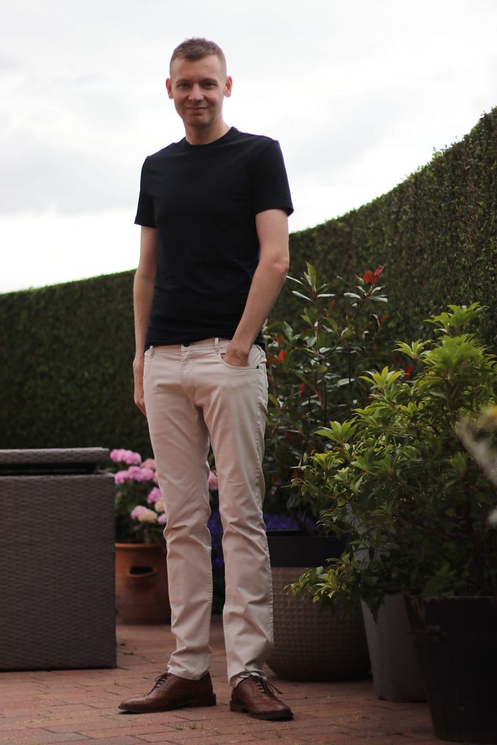 Outfit Style - Beige Chinos And Navy T Shirt