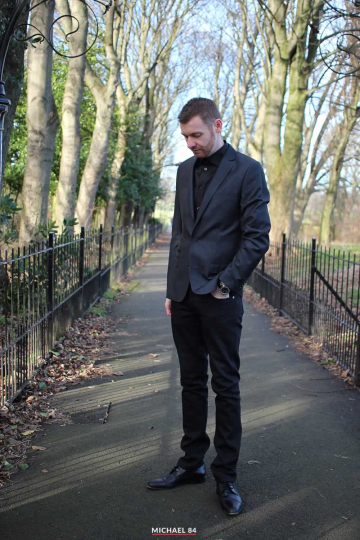 How to Wear a Black Blazer (Men's Style Guide)