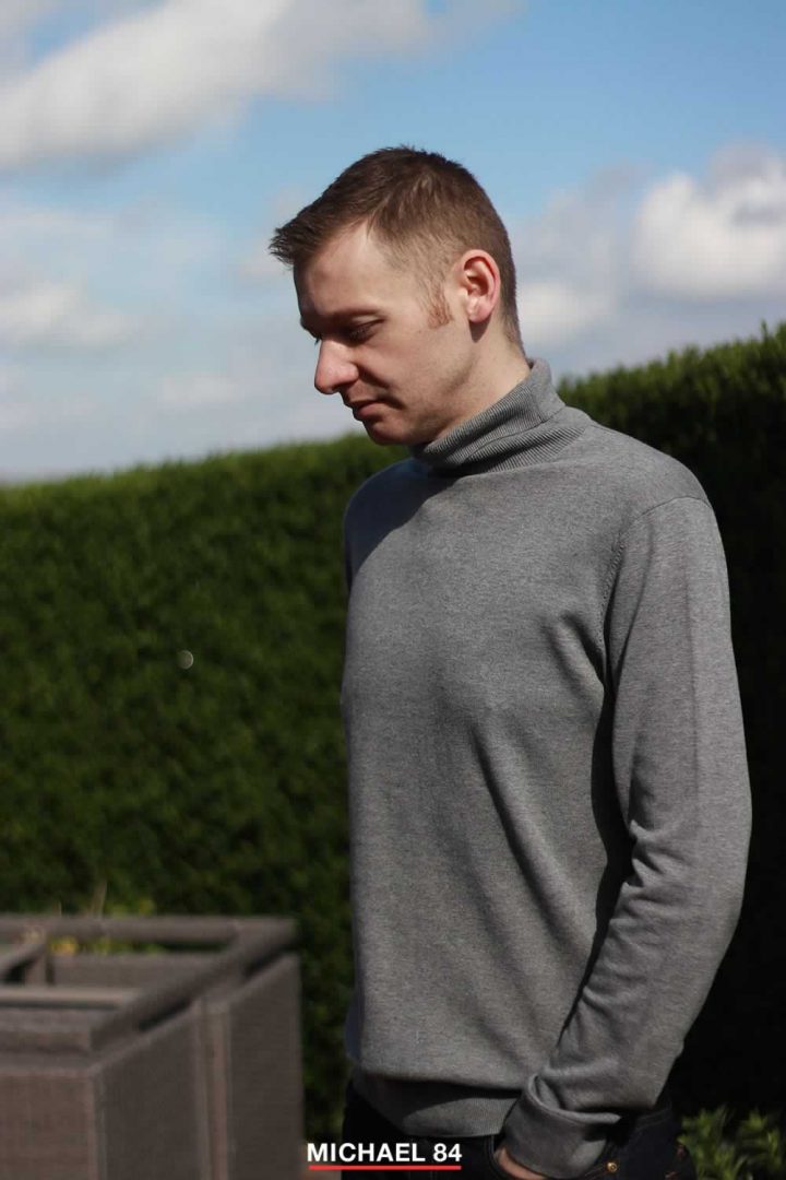 wearing my grey roll neck sweater - great for autumnal weather