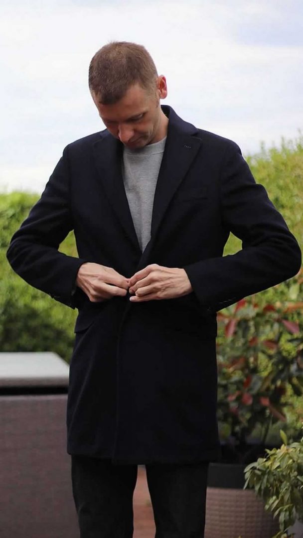 Autumn Fashion: navy overcoat