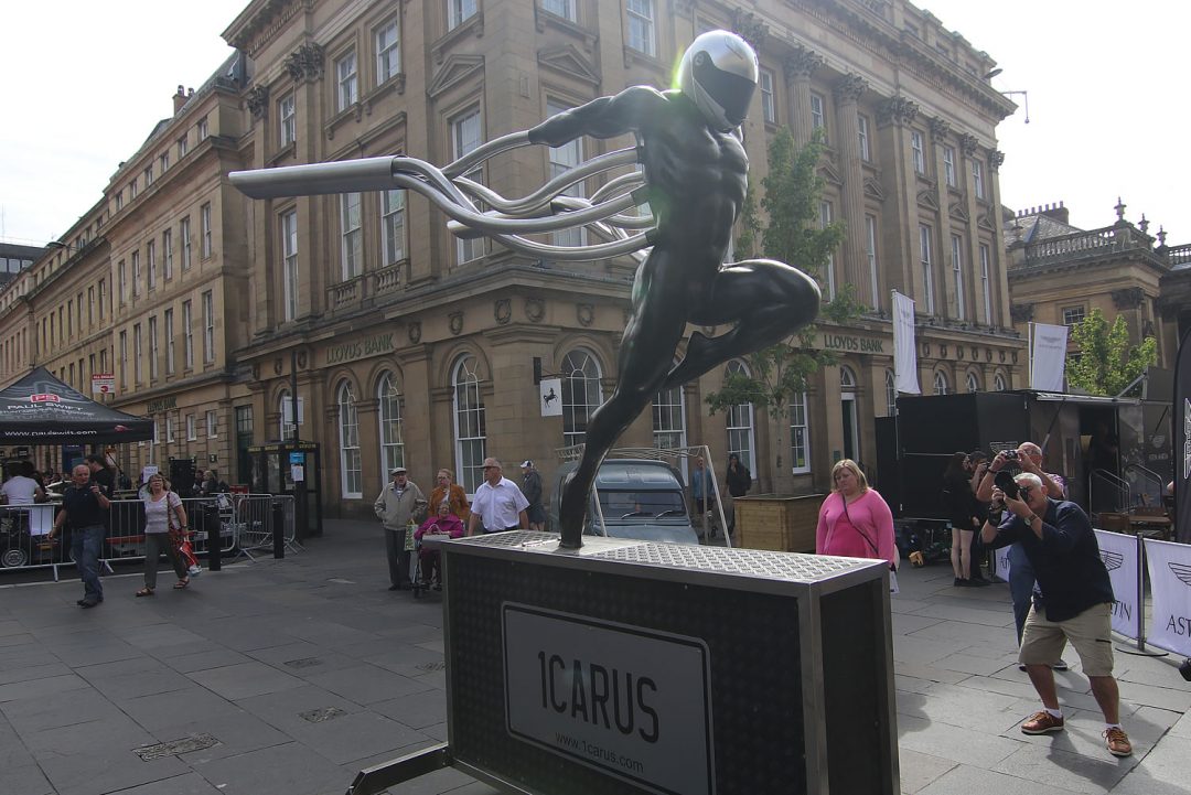 The 1carus car sculpture