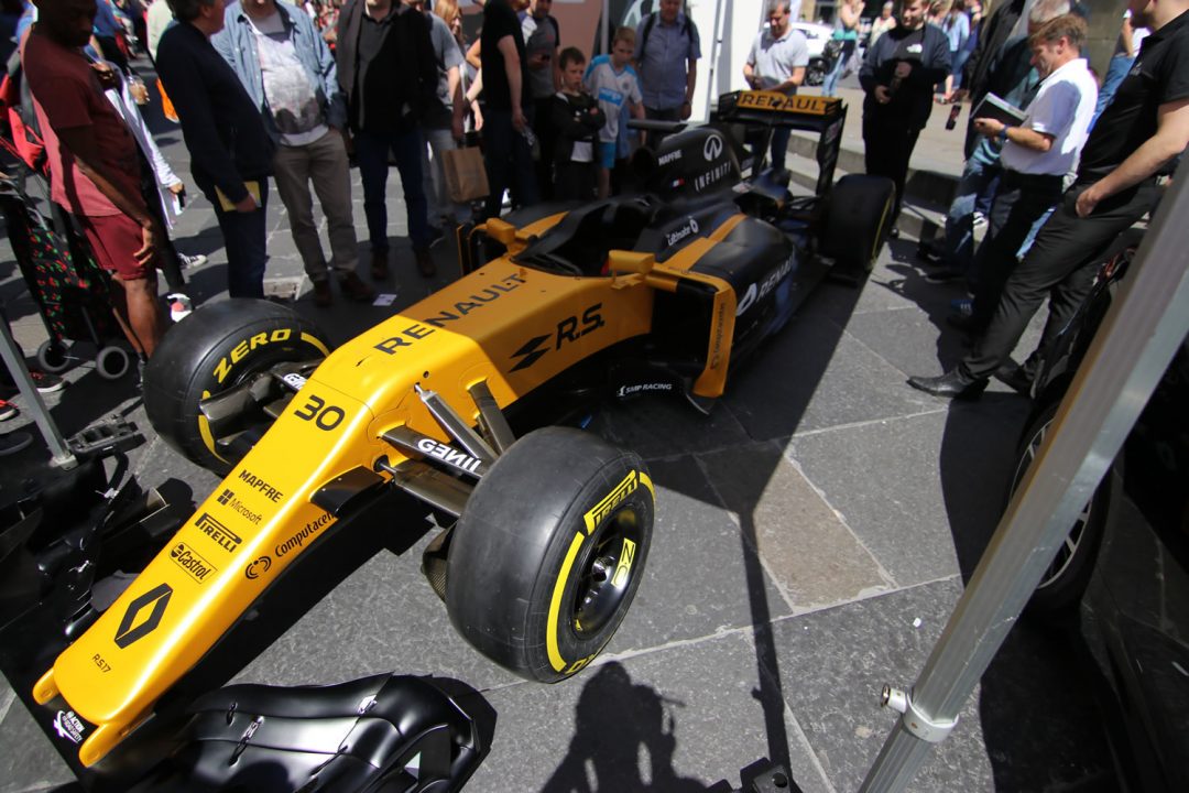 Renault F1 Car - NE1 Car Show