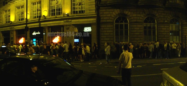 perdu-newcastle-queue