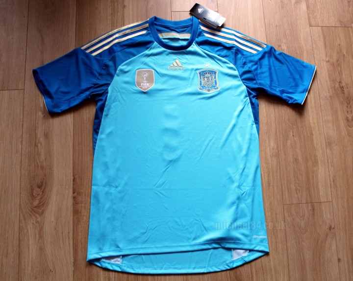 Spain Goalkeeper football shirt 2014.