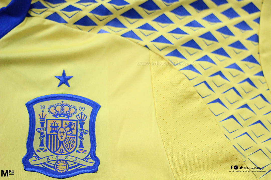 spain-2016-away-goalkeeper-shirt-3