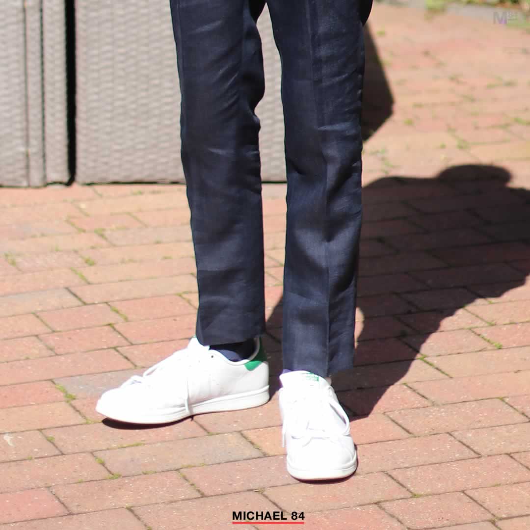 Blue suit hotsell white trainers