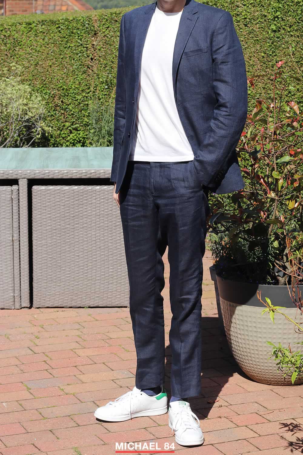 Photo: Liverpool star Emre Can shows off ankle-baring trousers in outfit  combining suit and trainers – Turkish Football